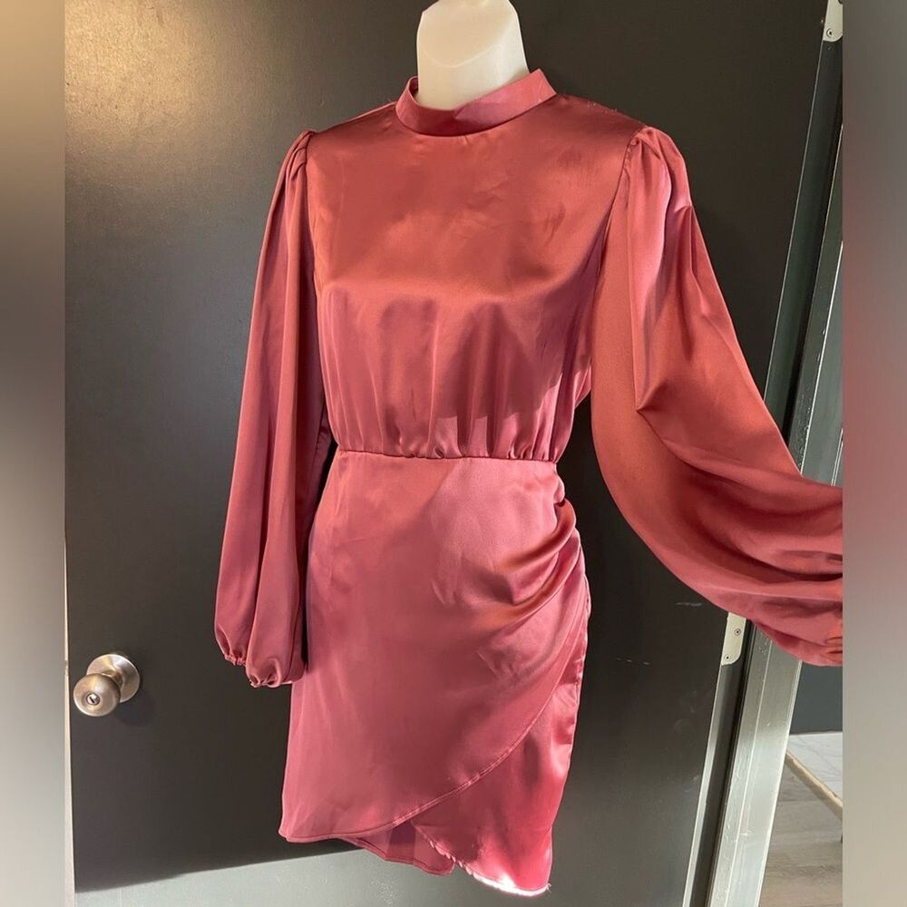 Flounce NWT London Satin Mini Dress Size 4 6 8 Blouson Sleeve Wrap Hem Rose pink